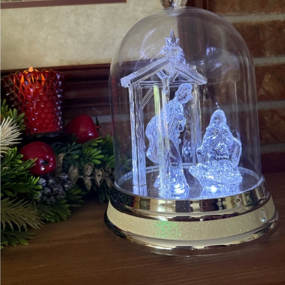 Illuminated Nativity Scene Musical Light Up Dome - Picture 4 of 8